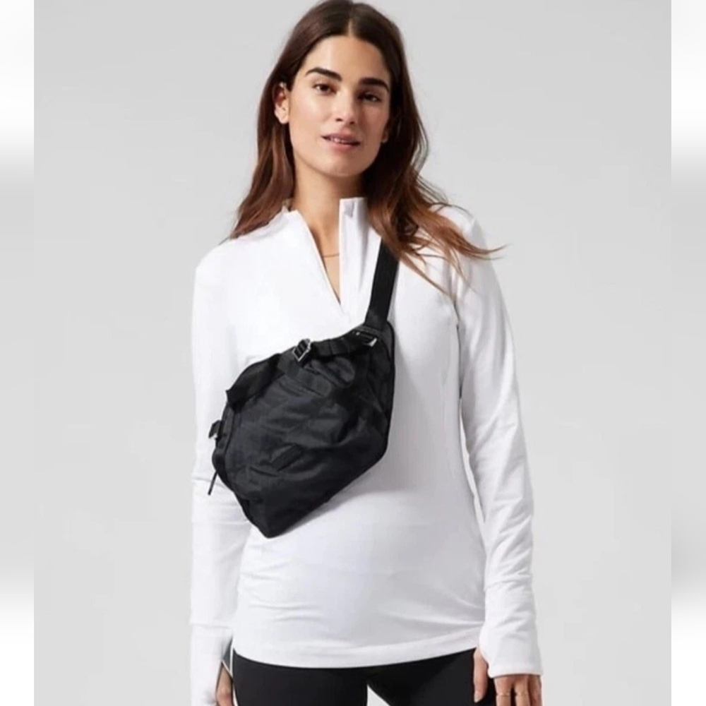 Athleta Excursion Crossbody Waist Ripstop Belt Bag Black Nylon Lightweight Large - Picture 1 of 11